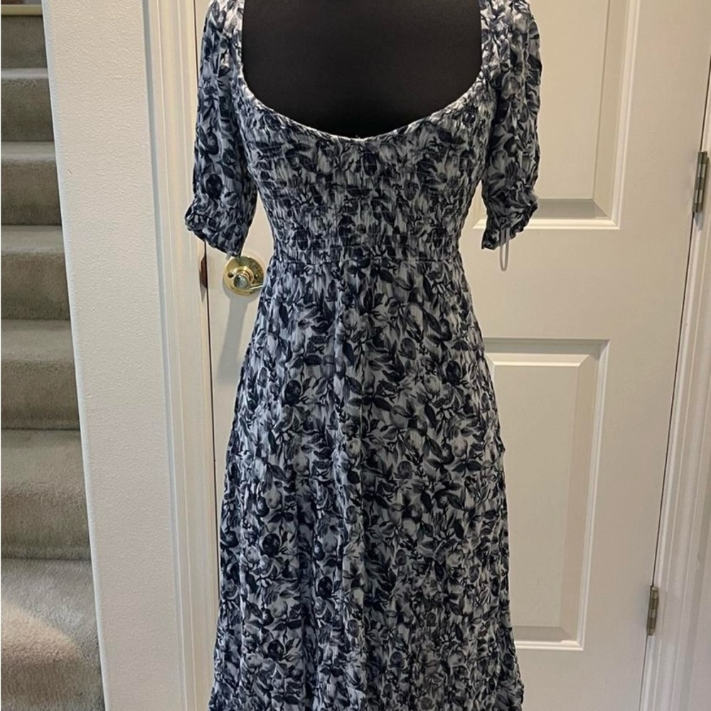 Abercrombie & Fitch Short Puff Sleeve Smocked Midi Dress - Picture 2 of 9